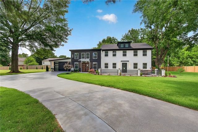 3000 N Dixieland Road, Little Flock, AR 72756