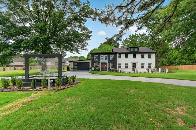 3000 N Dixieland Road, Little Flock, AR 72756