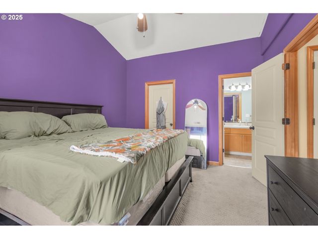 38909 SANDY HEIGHTS St, Sandy, OR 97055