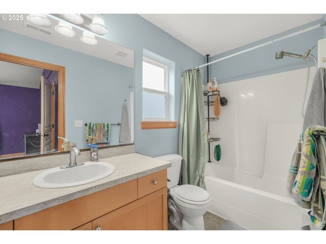 38909 SANDY HEIGHTS St, Sandy, OR 97055