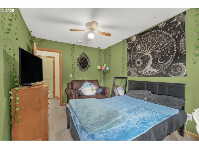 38909 SANDY HEIGHTS St, Sandy, OR 97055