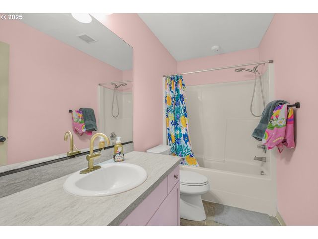 38909 SANDY HEIGHTS St, Sandy, OR 97055