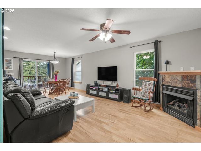 38909 SANDY HEIGHTS St, Sandy, OR 97055