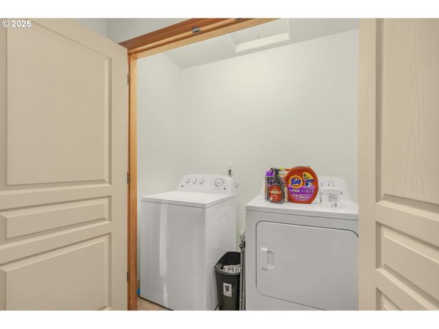 38909 SANDY HEIGHTS St, Sandy, OR 97055
