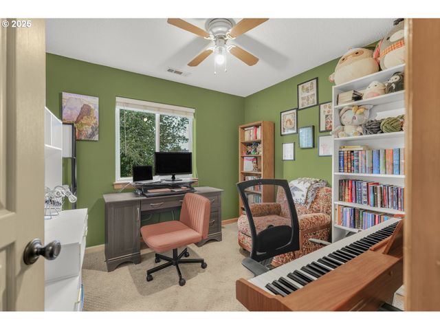 38909 SANDY HEIGHTS St, Sandy, OR 97055