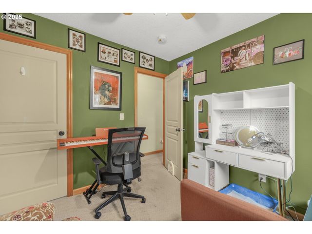 38909 SANDY HEIGHTS St, Sandy, OR 97055