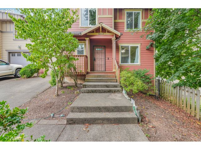 38909 SANDY HEIGHTS St, Sandy, OR 97055