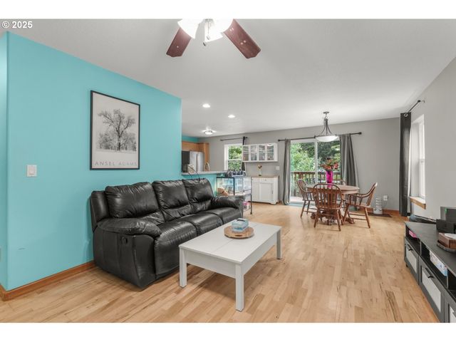 38909 SANDY HEIGHTS St, Sandy, OR 97055
