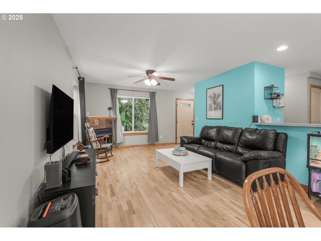 38909 SANDY HEIGHTS St, Sandy, OR 97055