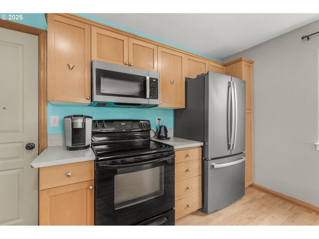 38909 SANDY HEIGHTS St, Sandy, OR 97055