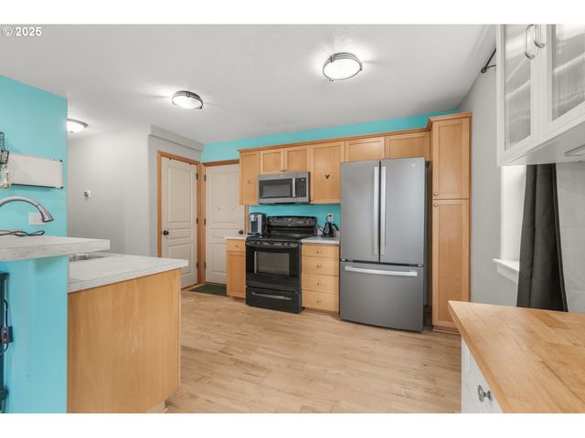 38909 SANDY HEIGHTS St, Sandy, OR 97055