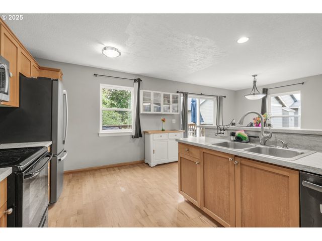 38909 SANDY HEIGHTS St, Sandy, OR 97055