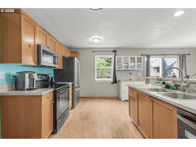 38909 SANDY HEIGHTS St, Sandy, OR 97055