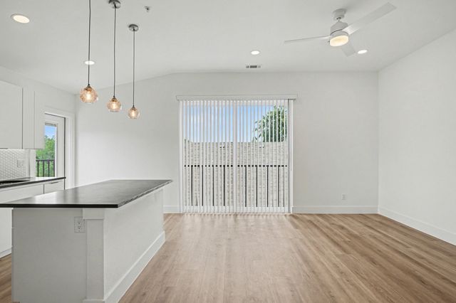 2217 N Fitzhugh Avenue 303, Dallas, TX 75204