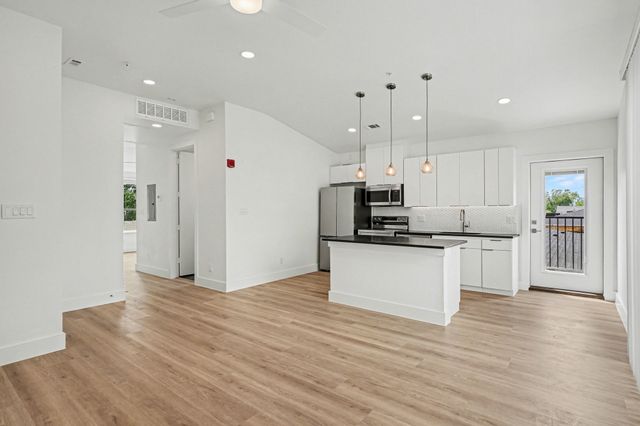 2217 N Fitzhugh Avenue 303, Dallas, TX 75204