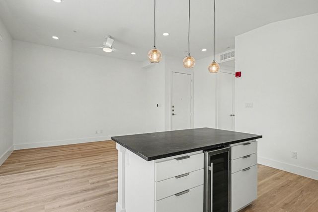 2217 N Fitzhugh Avenue 303, Dallas, TX 75204