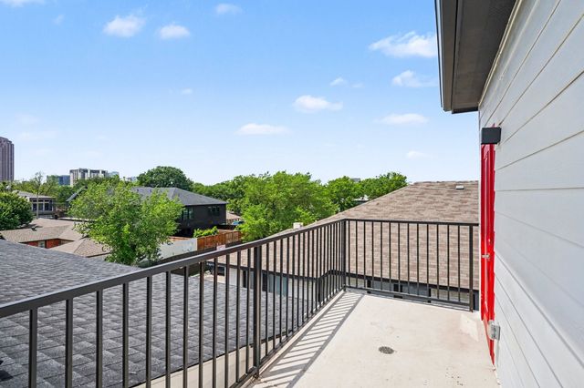 2217 N Fitzhugh Avenue 303, Dallas, TX 75204