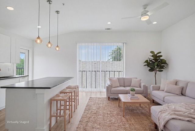 2217 N Fitzhugh Avenue 303, Dallas, TX 75204