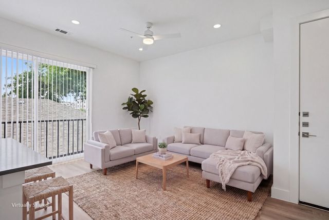 2217 N Fitzhugh Avenue 303, Dallas, TX 75204