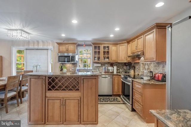 203 FOLLIN LN SE, Vienna, VA 22180
