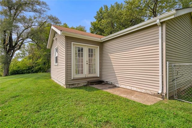 355 N 81st Terrace, Kansas City, KS 66112