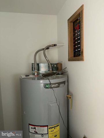 81 HERSHEL LN, High View, WV 26808