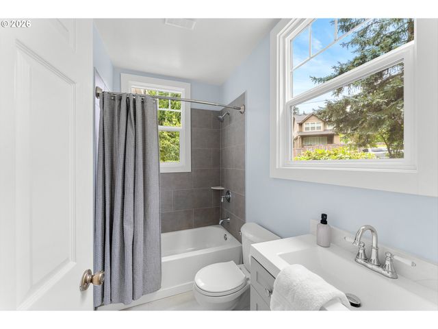 6739 Sw 63RD Ave, Portland, OR 97219