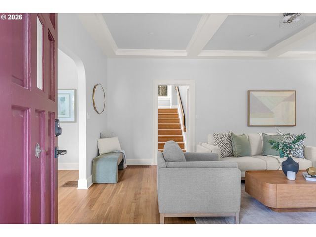 6739 Sw 63RD Ave, Portland, OR 97219