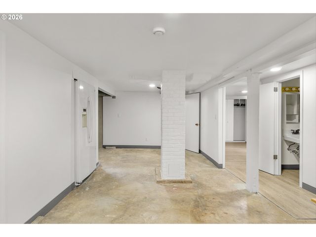 6739 Sw 63RD Ave, Portland, OR 97219