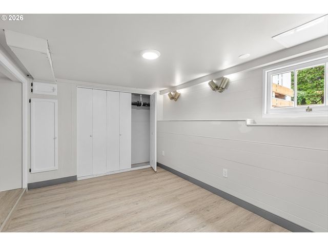 6739 Sw 63RD Ave, Portland, OR 97219