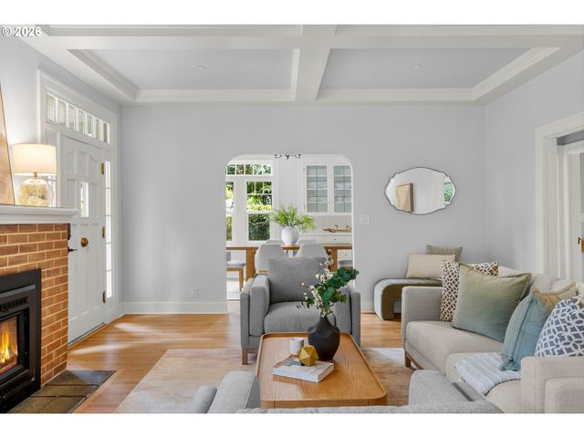 6739 Sw 63RD Ave, Portland, OR 97219