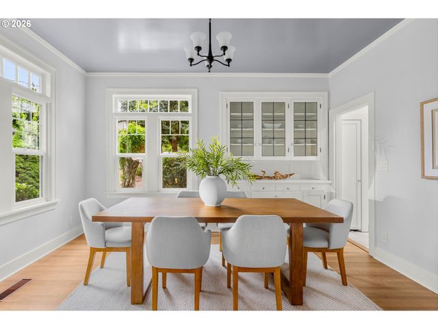 6739 Sw 63RD Ave, Portland, OR 97219
