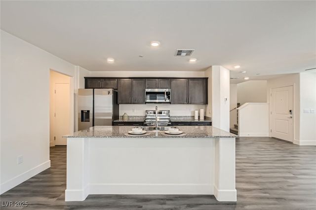 2670 Mango Light Avenue, North Las Vegas, NV 89086