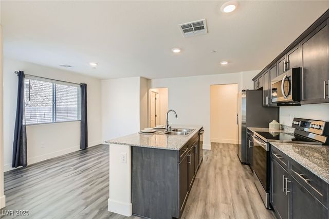 2670 Mango Light Avenue, North Las Vegas, NV 89086