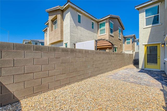 2670 Mango Light Avenue, North Las Vegas, NV 89086