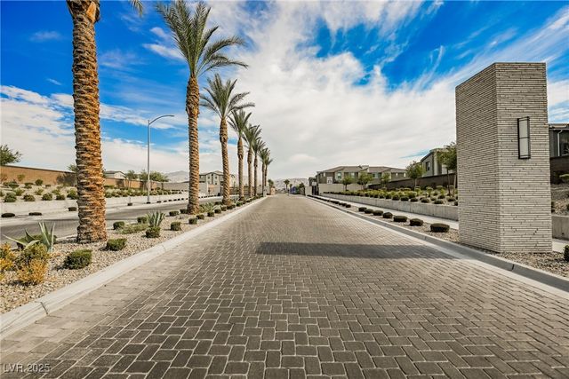 2670 Mango Light Avenue, North Las Vegas, NV 89086