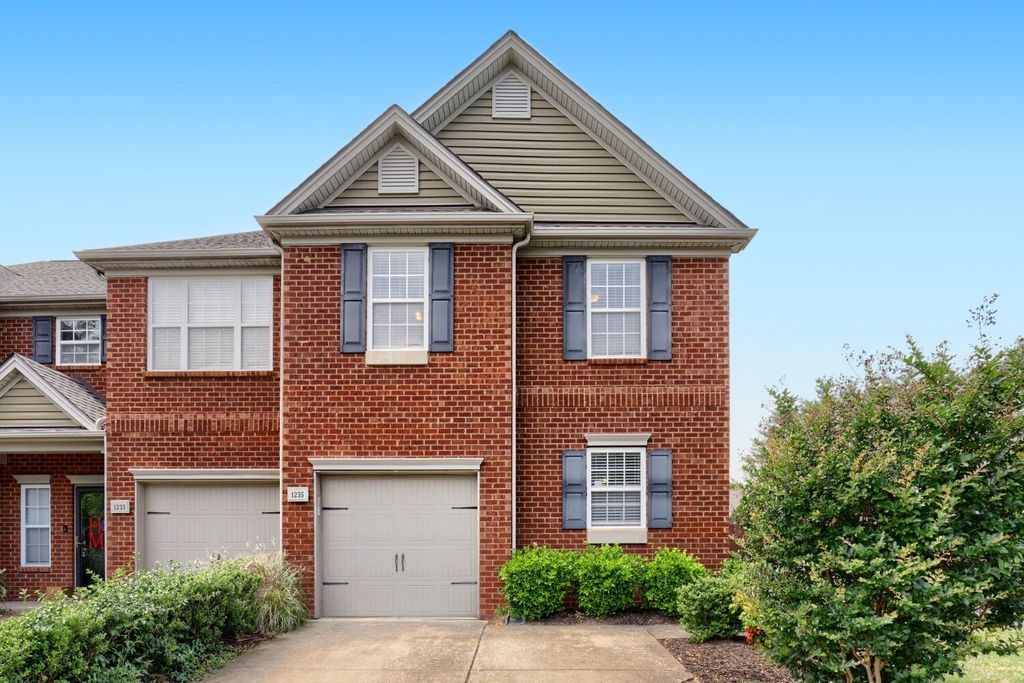 1235 Bainbridge Drive, Nashville, TN 37211