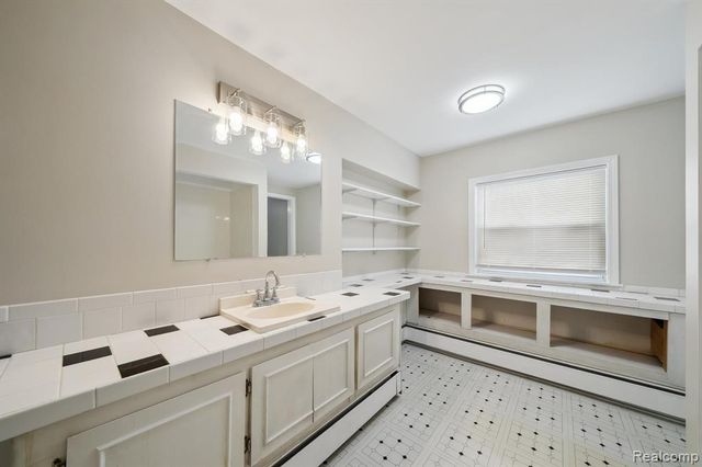 30808 Sheridan Street, Garden City, MI 48135