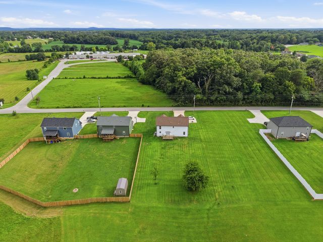 1057 West Cemetery Rd, Cookeville, TN 38506