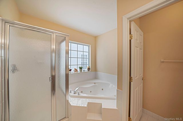 48 Kate Circle, Middle Island, NY 11953