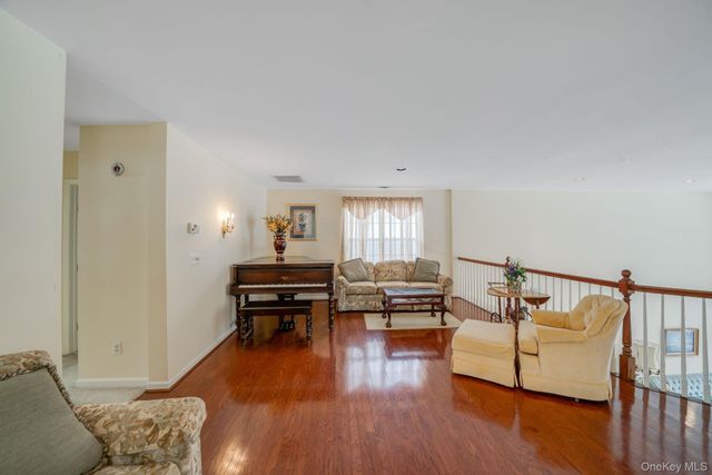 48 Kate Circle, Middle Island, NY 11953