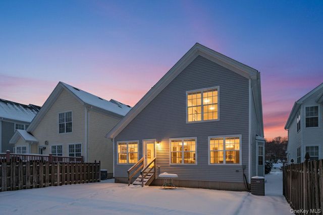 48 Kate Circle, Middle Island, NY 11953