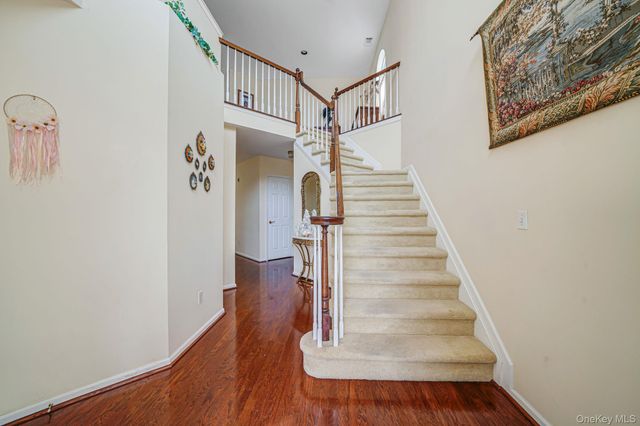 48 Kate Circle, Middle Island, NY 11953