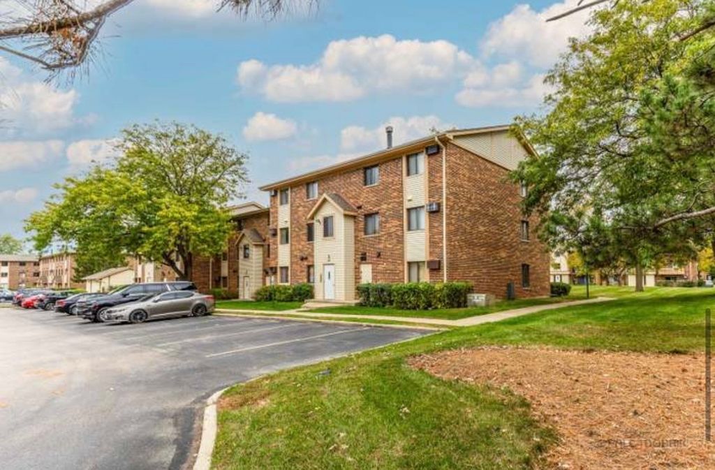 15 Echo Court 8, Vernon Hills, IL 60061