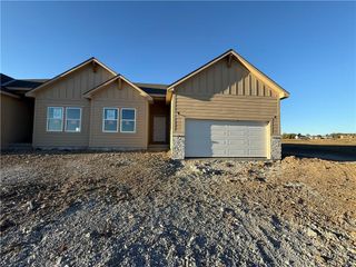 1224 SE Windbreak Drive, Lee's Summit, MO 64081