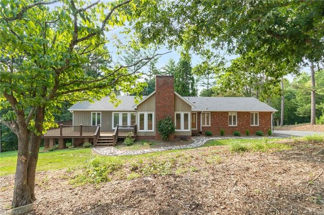 175 Sandtrap Lane, Pilot Mountain, NC 27041