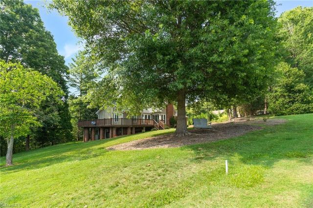 175 Sandtrap Lane, Pilot Mountain, NC 27041