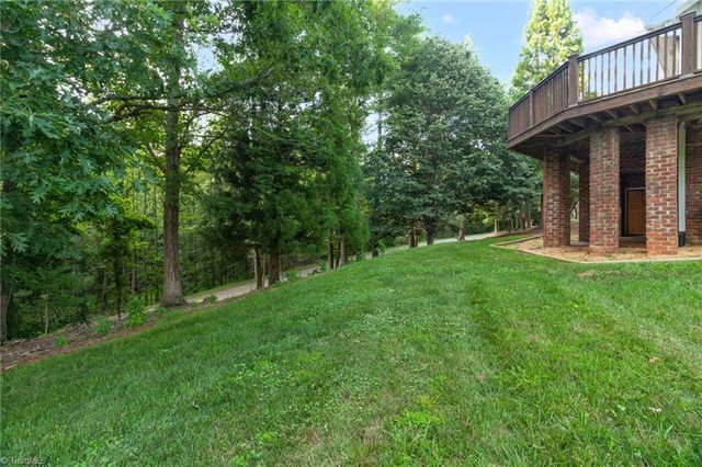 175 Sandtrap Lane, Pilot Mountain, NC 27041