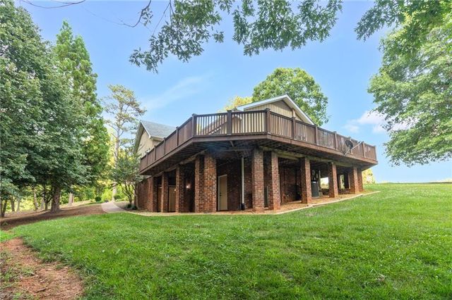 175 Sandtrap Lane, Pilot Mountain, NC 27041
