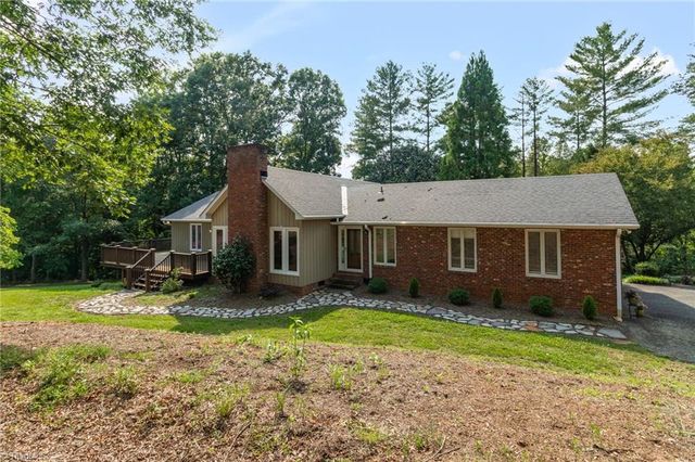 175 Sandtrap Lane, Pilot Mountain, NC 27041